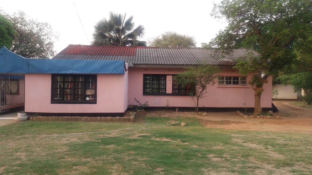 Kumunzi Backpackers Pansiyon Lusaka Dış mekan fotoğraf