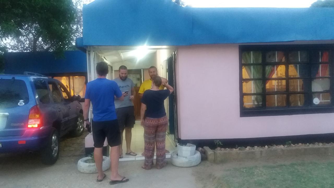 Kumunzi Backpackers Pansiyon Lusaka Dış mekan fotoğraf