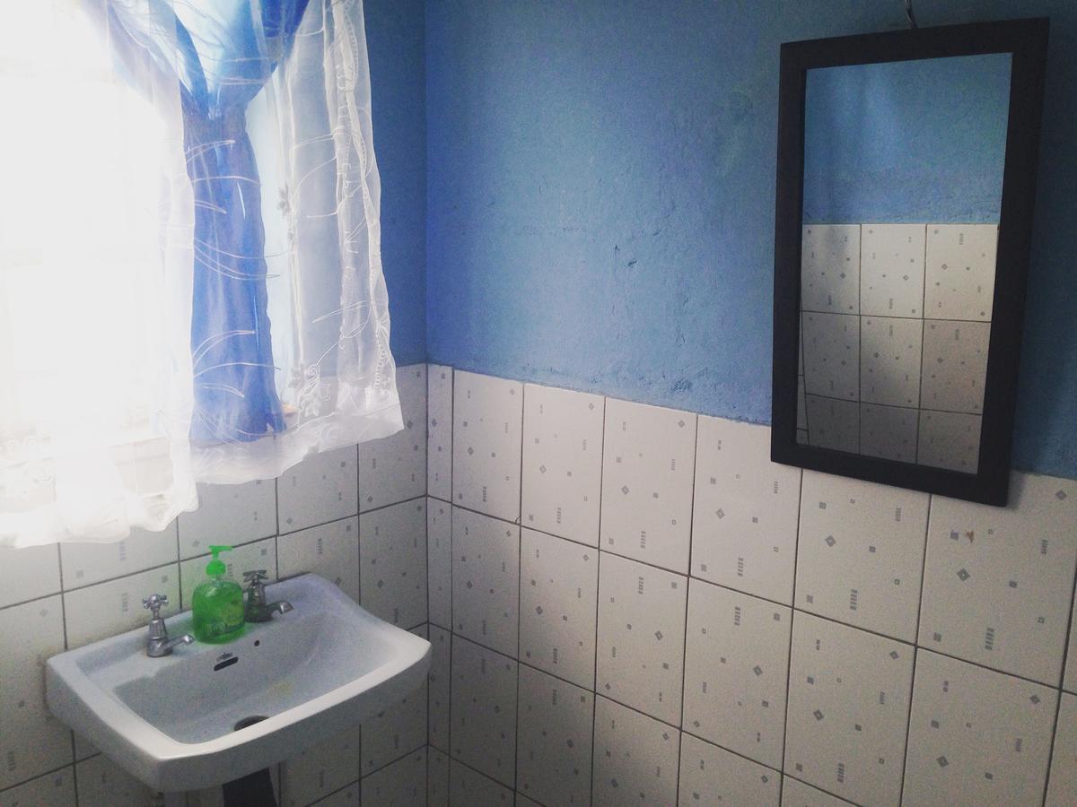 Kumunzi Backpackers Pansiyon Lusaka Dış mekan fotoğraf